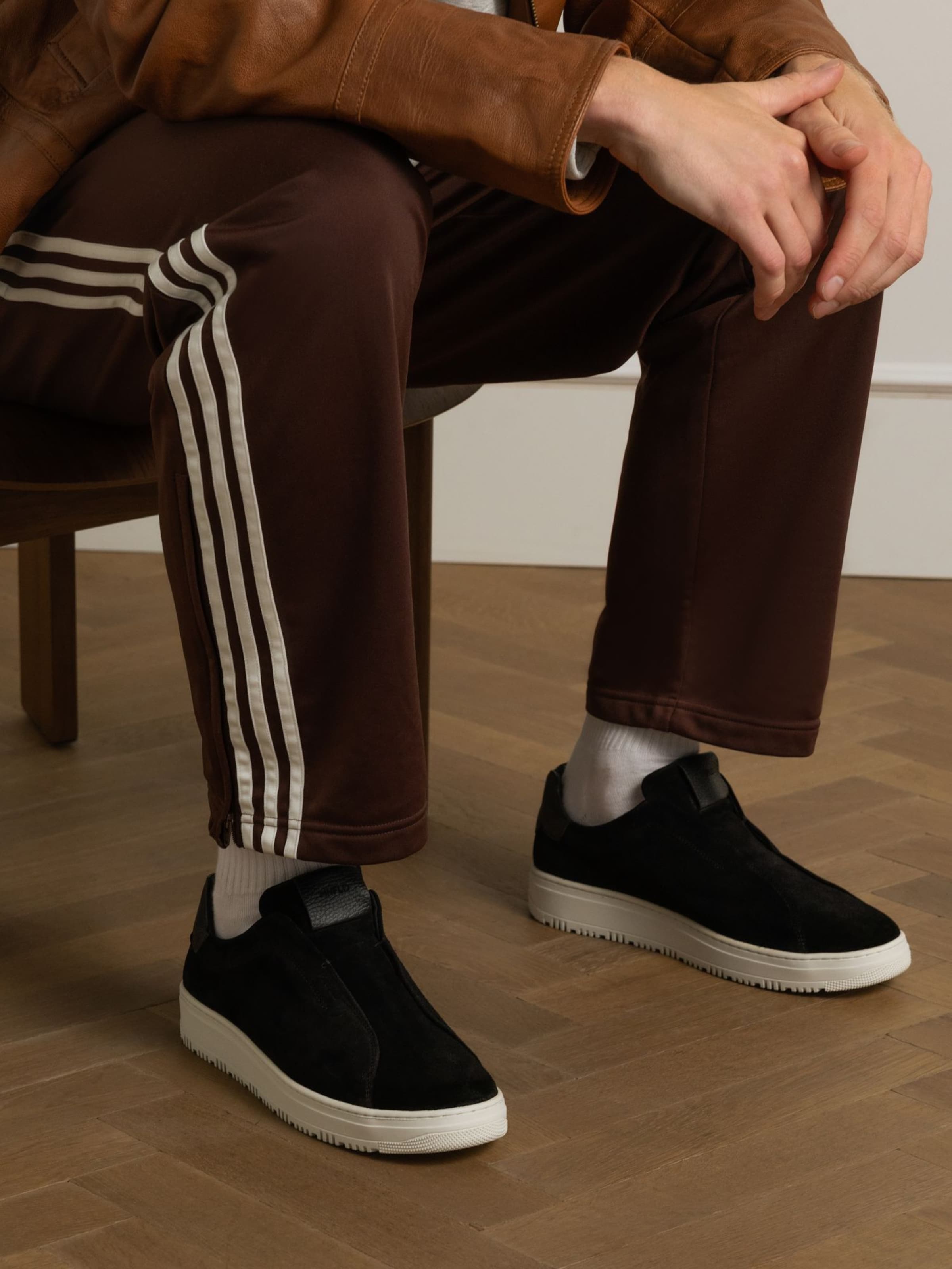 MANFIELD Slip-ons in Zwart
