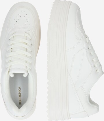 Sneaker bassa di Bershka in bianco