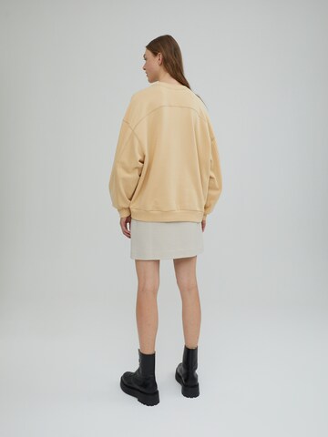 EDITED Sweatshirt 'Lana' in Beige