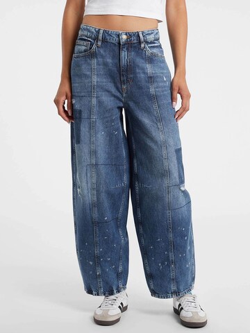 GUESS Baggy Jeans in Blue: front