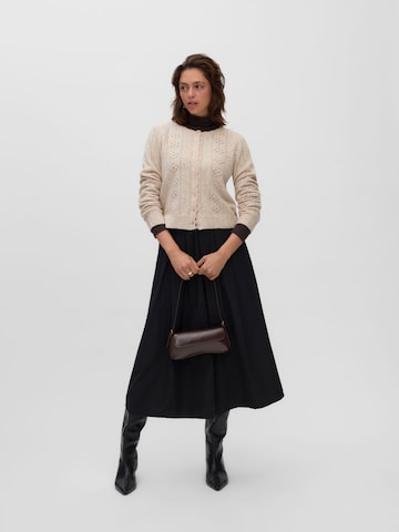 VERO MODA Gebreid vest 'AWRie' in Grijs