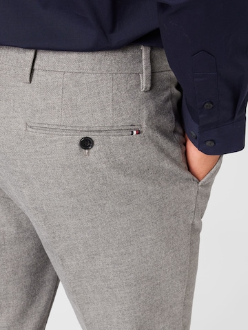 TOMMY HILFIGER Regular Pantalon 'Denton' in Grijs