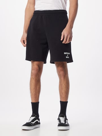 Regular Pantaloni de la Superdry pe negru: față