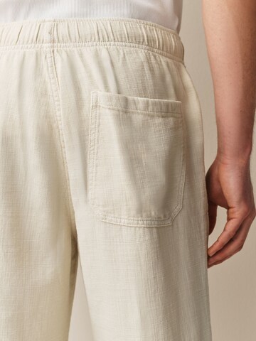 Next Ohlapna forma Hlače | bela barva