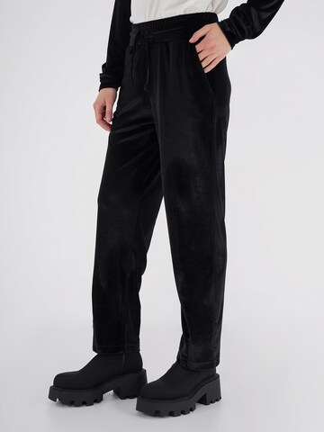 FRESHLIONS Regular Pants in Black: front