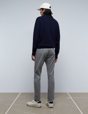 Regular Pantalon chino Scalpers en gris