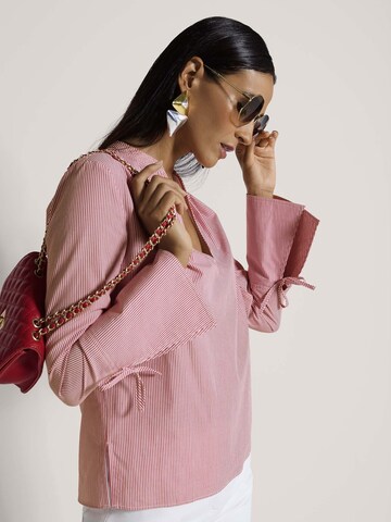 MADELEINE Blouse in Rood: voorkant