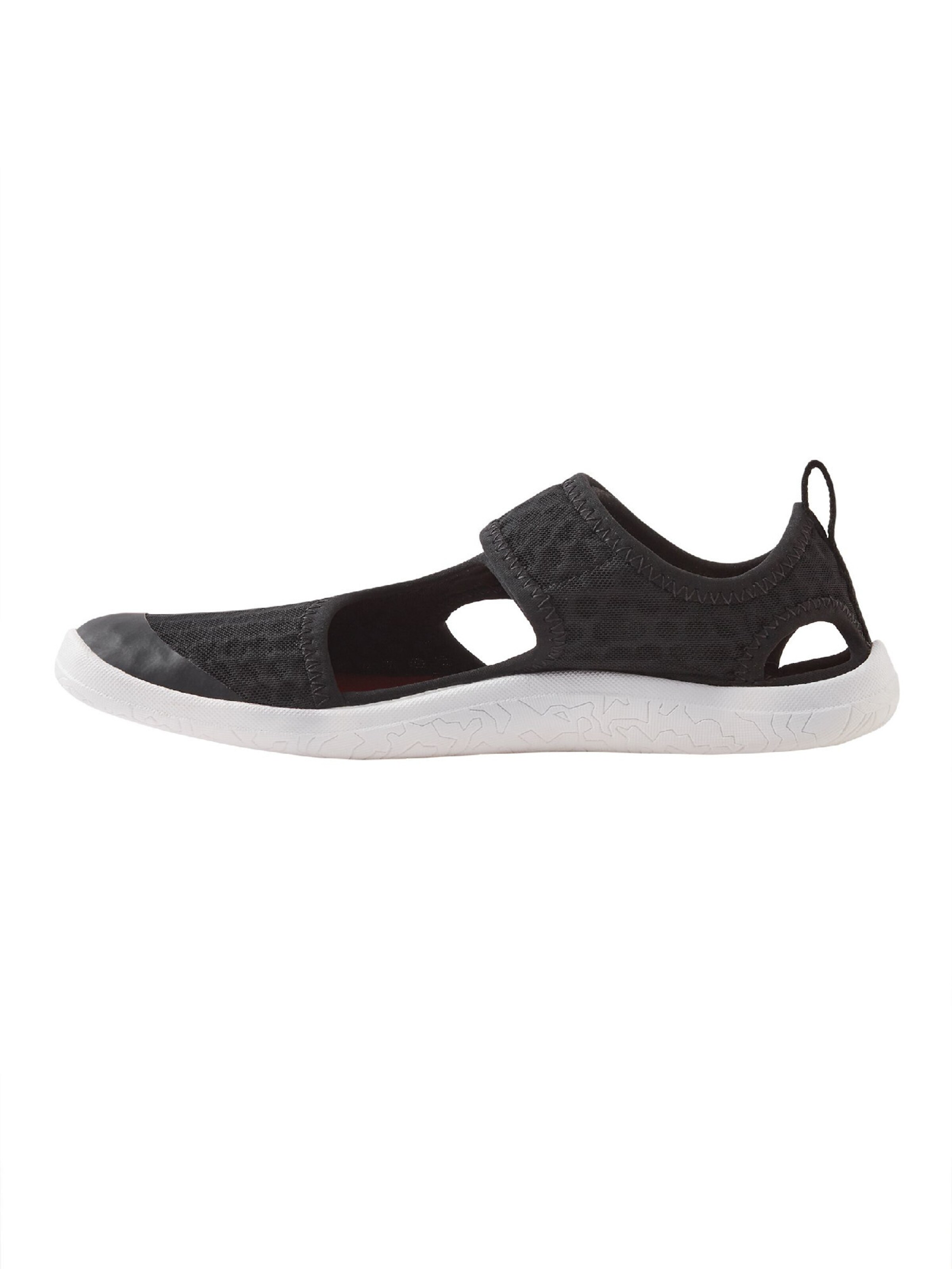 Chaussures ouvertes Reima en noir