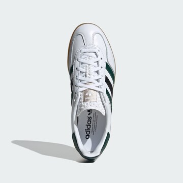 ADIDAS ORIGINALS Matalavartiset tennarit 'Gazelle' värissä valkoinen