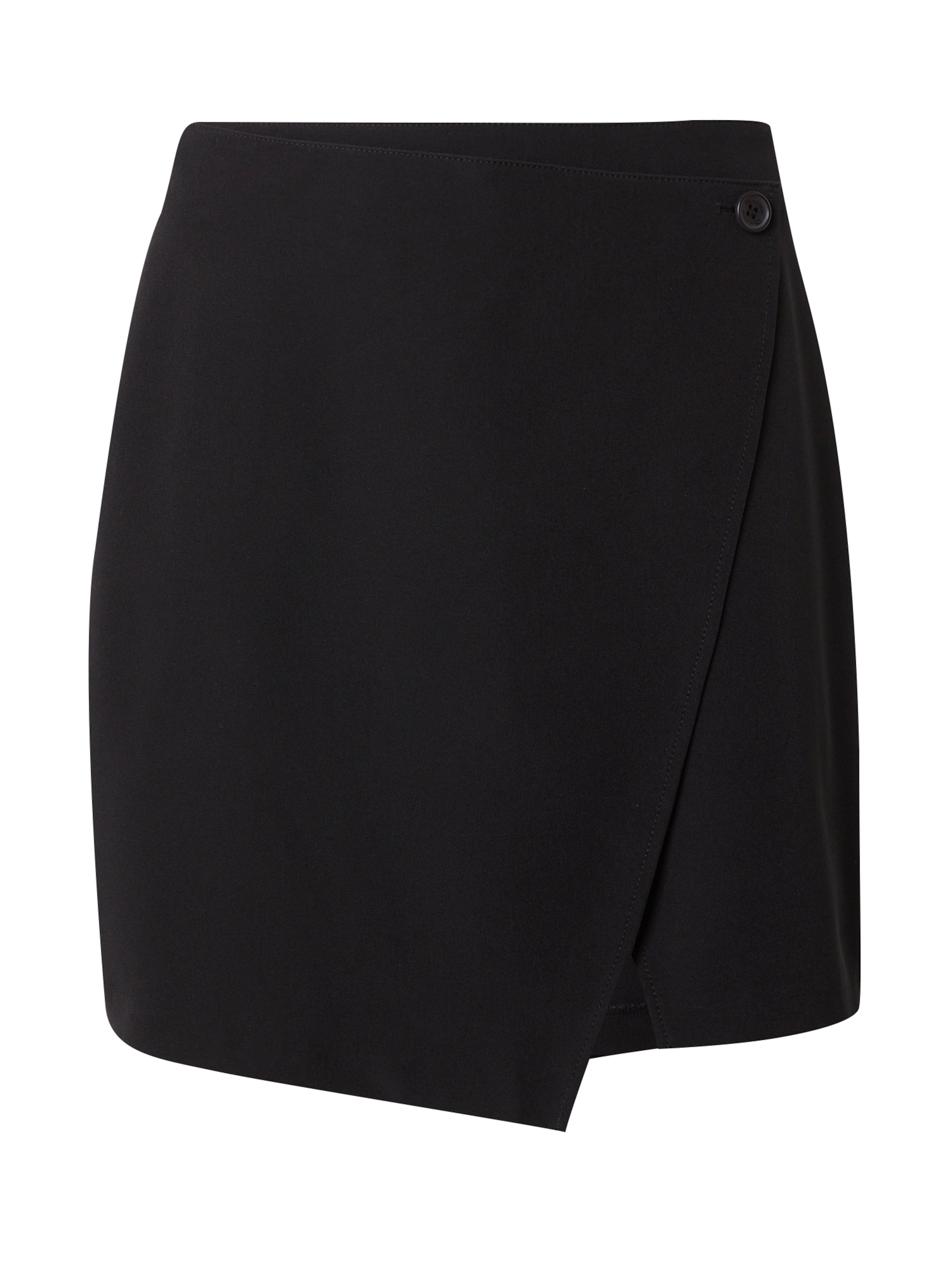 QS Skirt in Black: front