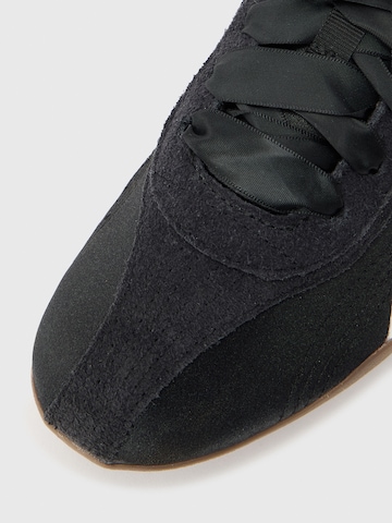 ReebokNiske tenisice 'ULTRA' - crna boja