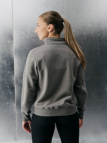 FCBM - Sweatshirt 'Ava' em cinzento