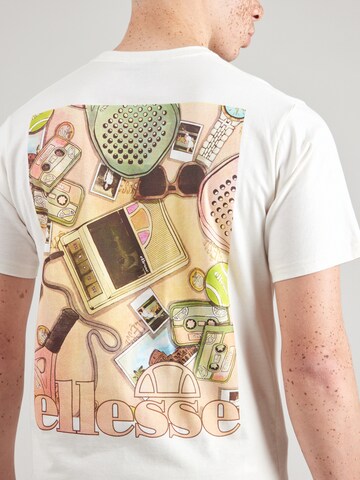 T-Shirt 'MEMORALIA' ELLESSE en blanc