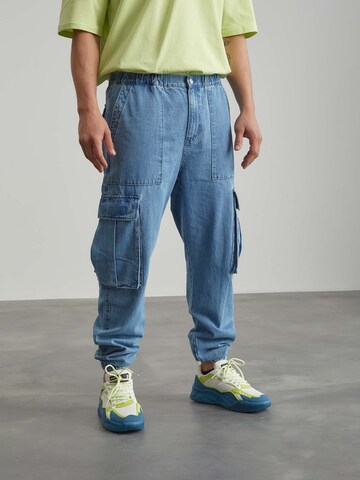 Loosefit Jeans cargo 'Niels' ABOUT YOU x Benny Cristo en bleu : devant