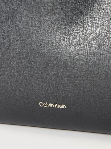 Calvin Klein Schultertasche in Schwarz