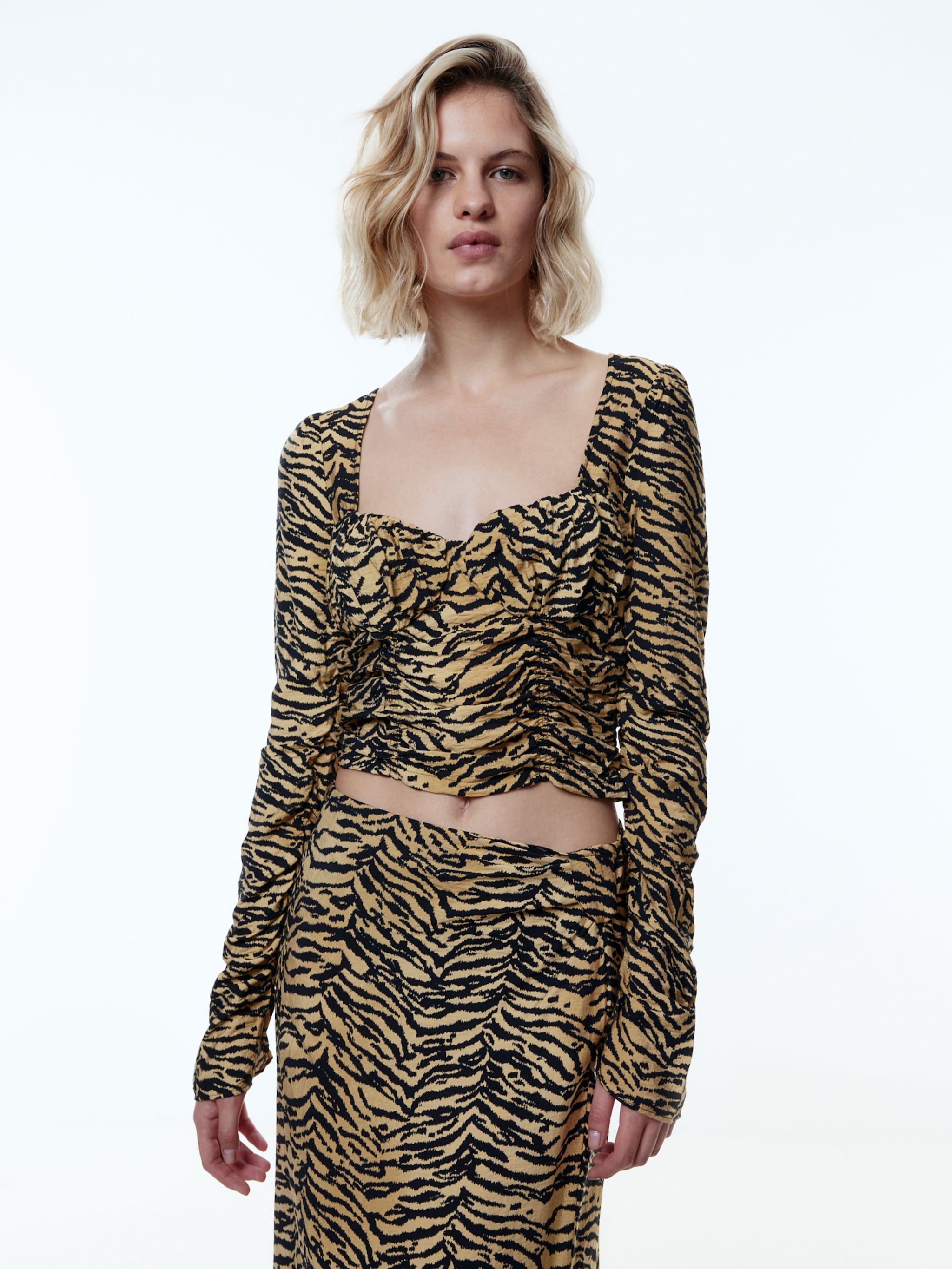 EDITED Producten Shirt 'Giorgina' Bruin