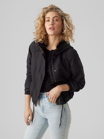 Veste mi-saison VERO MODA en noir : devant