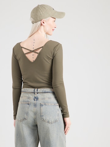 ABOUT YOU Боди-футболка 'Emmy' в Зеленый