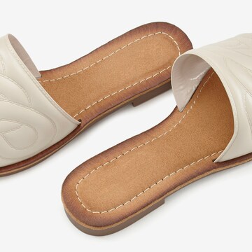 VIVANCE Mules in White