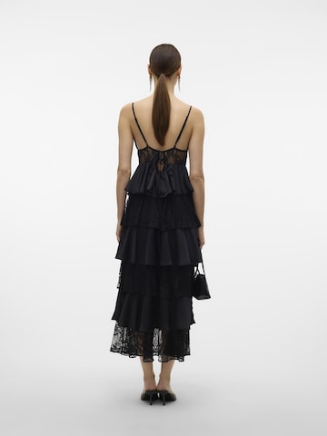 Robe de soirée 'Dinna' VERO MODA en noir