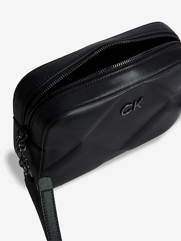 Calvin Klein - Mala de ombro em preto