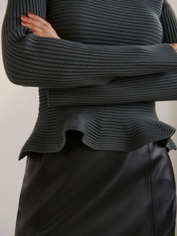 Guido Maria Kretschmer Women Sweter 'Desiree' w kolorze szary