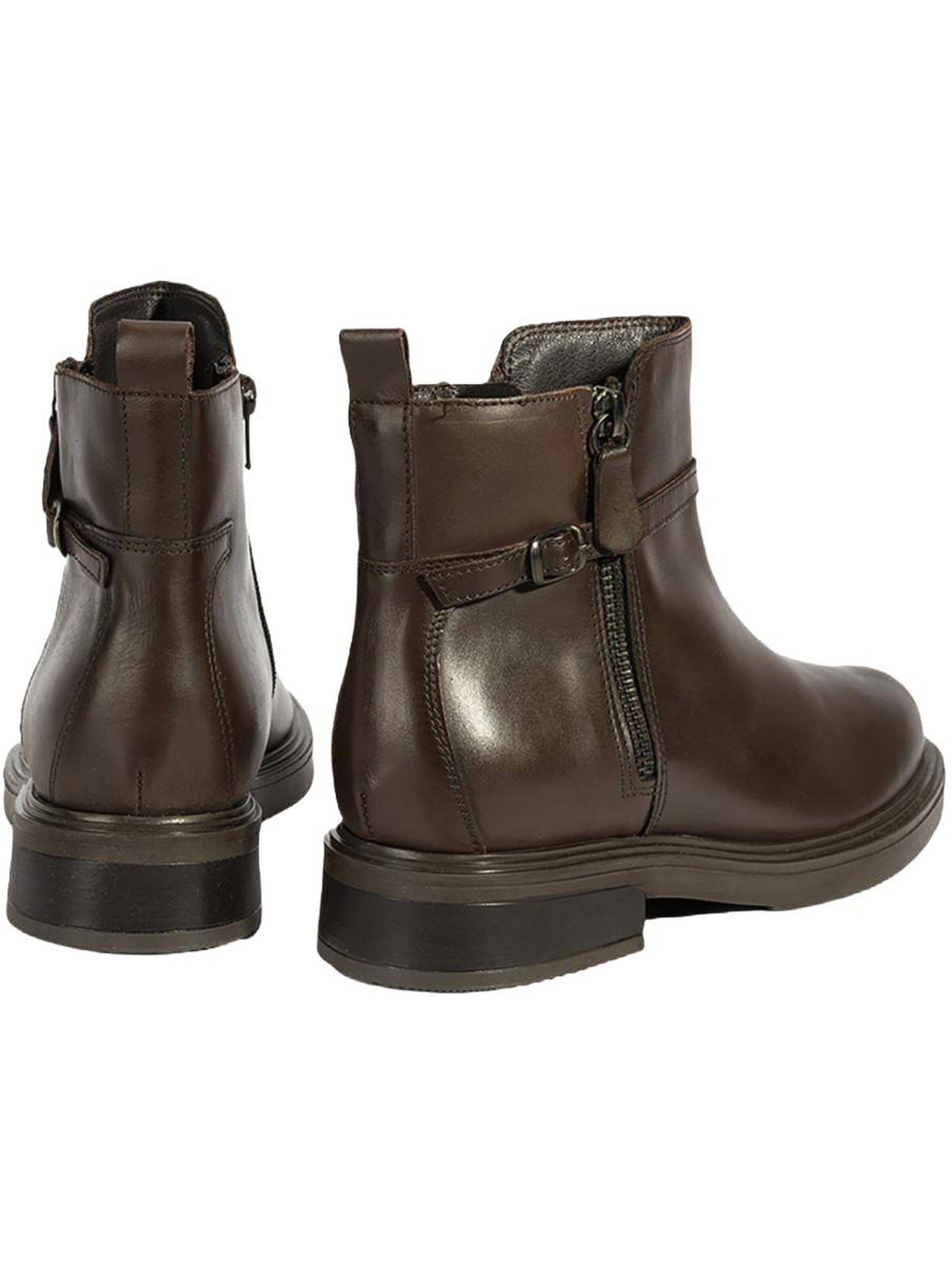Desa Boots in Brown