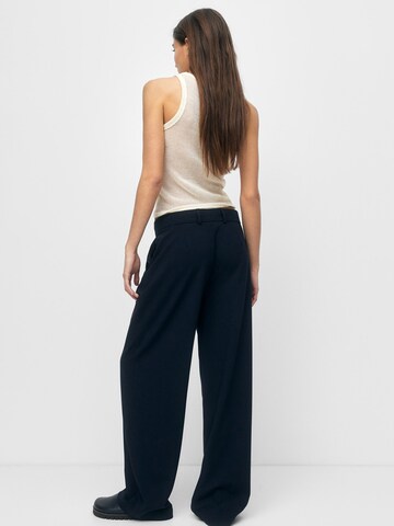 Pull&Bear Loose fit Pleat-Front Pants in Blue