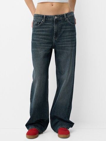 Loosefit Jeans di Bershka in blu: frontale