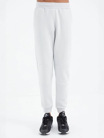 Regular Pantalon de sport Tommy Life en blanc : devant