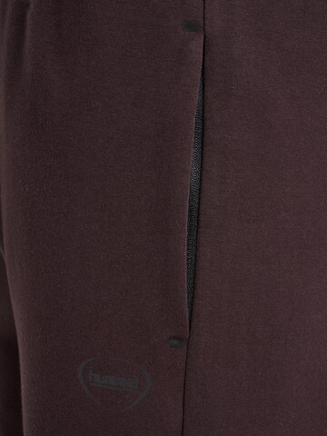 Hummel Tapered Sports trousers in Brown