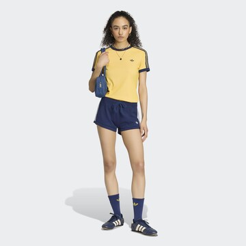ADIDAS ORIGINALS - Camisa 'Cali' em amarelo