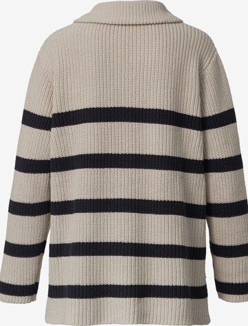 Sara Lindholm Sweater in Beige