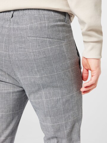 Slimfit Pantaloni cutați 'CHASY' de la DRYKORN pe gri