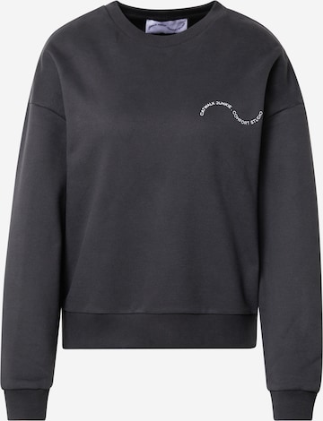 Comfort Studio by Catwalk Junkie Sweatshirt 'BE GOOD DO GOOD' in Zwart: voorkant