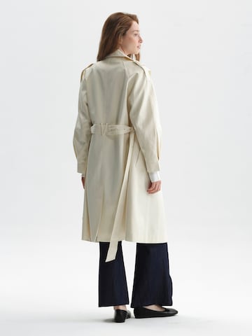 TorWeit Between-Seasons Coat 'Long Trench Coat' in White