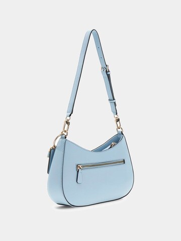GUESS Schultertasche 'Noelle' in Blau
