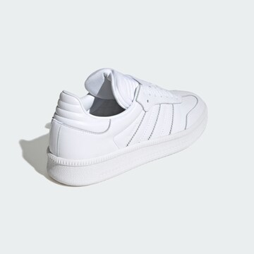 balts ADIDAS ORIGINALS Zemie brīvā laika apavi 'Samba XLG'