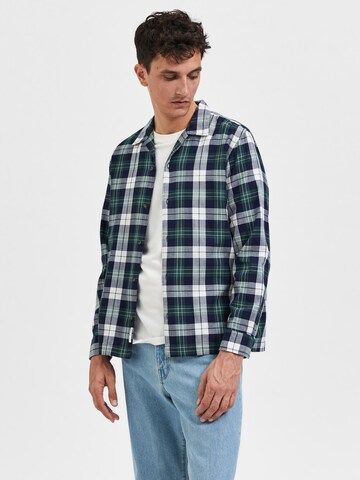 SELECTED HOMME Regular fit Button Up Shirt 'RESS' in Green: front