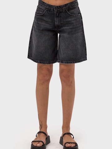 Baggy Jean 'BAGGY MINI DENIM SHORTS' IT'S BASIC en noir