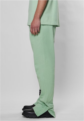 Regular Pantaloni 'Sense' de la 9N1M SENSE pe verde