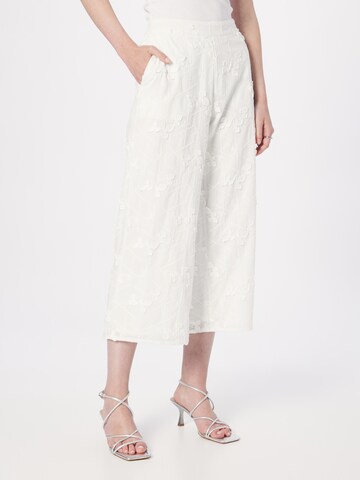 TAIFUN Wide leg Trousers in White: front