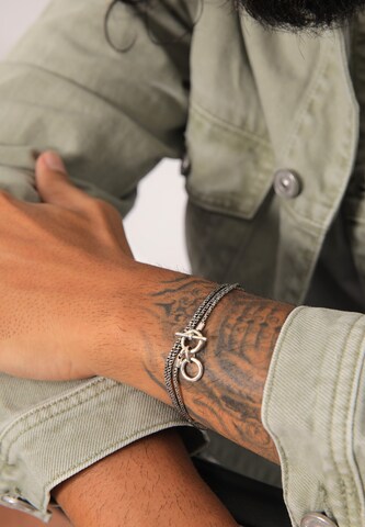 KUZZOI Rannekoru värissä hopea: etupuoli