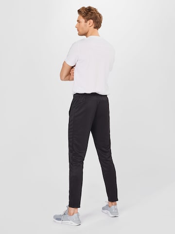 Regular Pantaloni sport de la PUMA pe negru