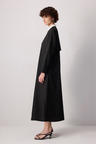 Robe-chemise Touche Prive en noir : devant