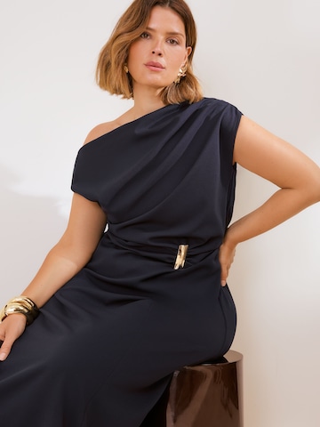 Rochie de la Friends Like These pe albastru