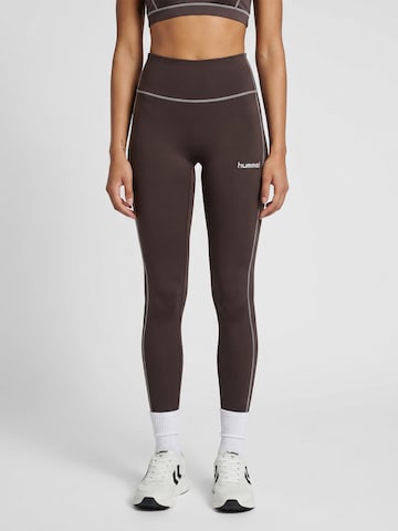 Hummel Slimfit Leggings in Braun: Vorderseite