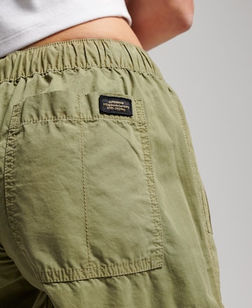 Wide leg Pantaloni cargo di Superdry in verde