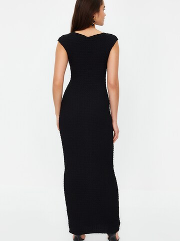 Trendyol Kleid in Schwarz