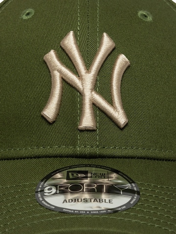 NEW ERA Cap 'LEAGUE ESS 9TWENTY NEYYAN' in Grün